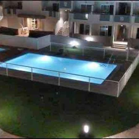 Modern Apartment คอร์ราเลโฮ ภายนอก รูปภาพ