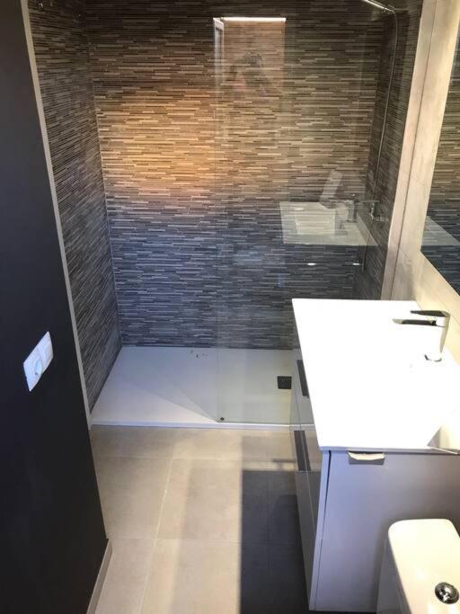 Modern Apartment คอร์ราเลโฮ ภายนอก รูปภาพ
