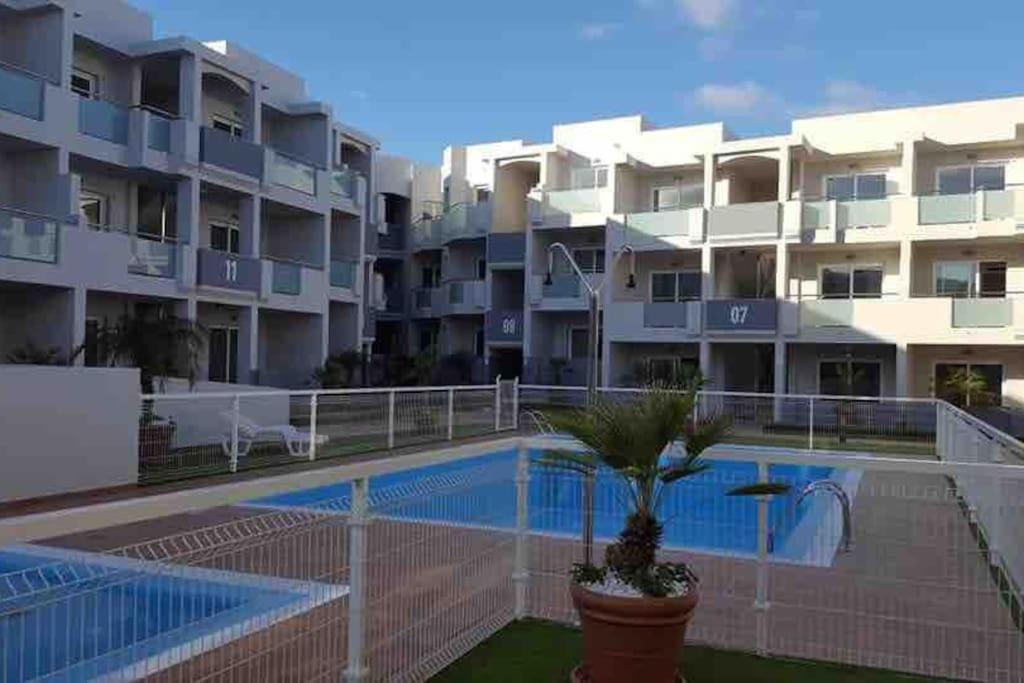 Modern Apartment คอร์ราเลโฮ ภายนอก รูปภาพ