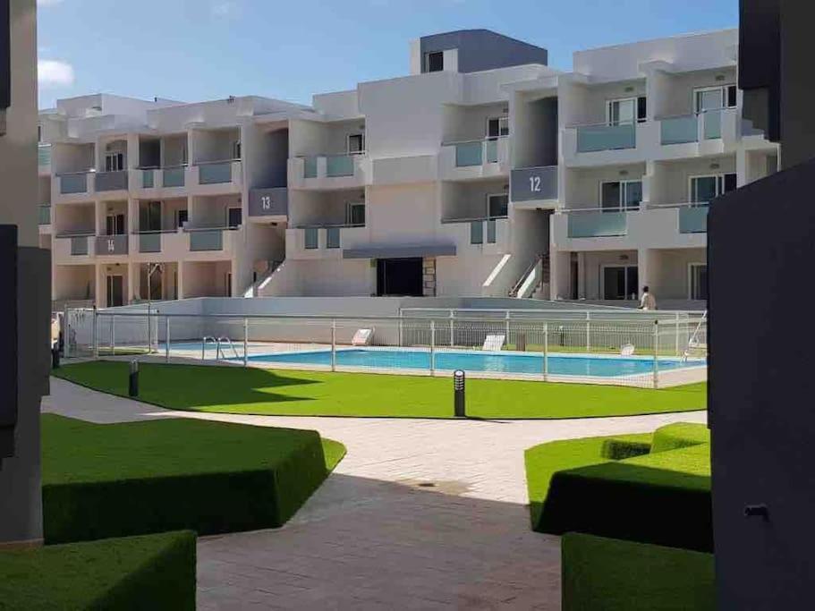Modern Apartment คอร์ราเลโฮ ภายนอก รูปภาพ