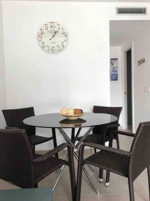Modern Apartment คอร์ราเลโฮ ภายนอก รูปภาพ