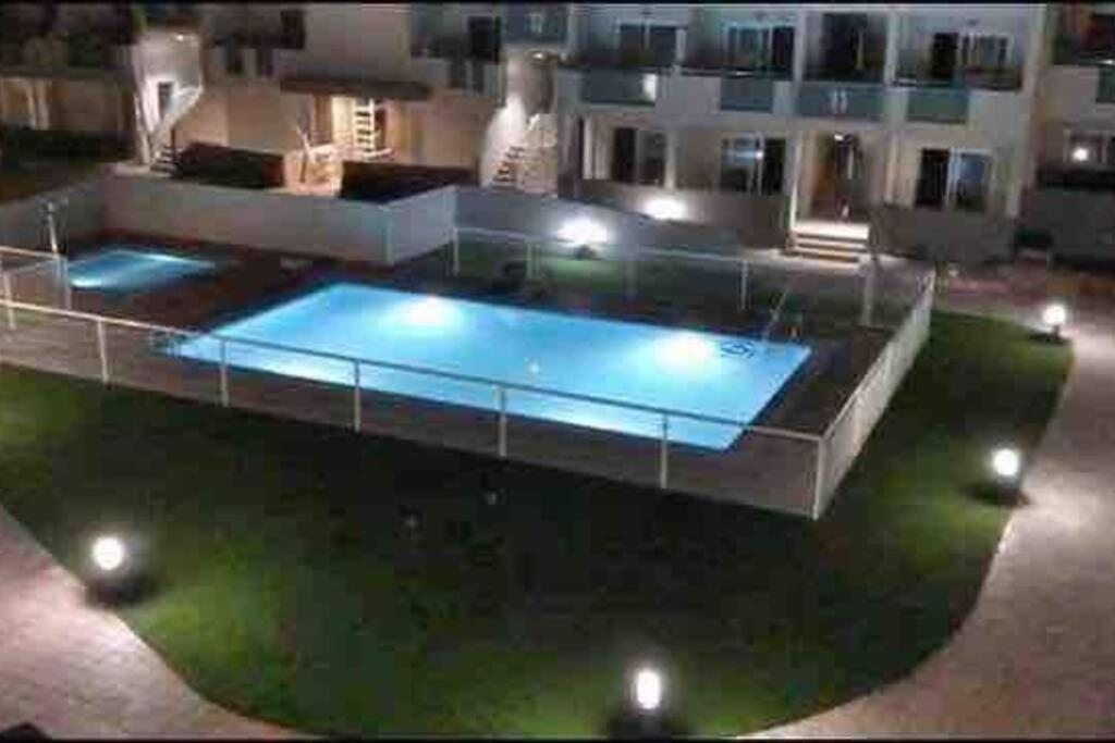 Modern Apartment คอร์ราเลโฮ ภายนอก รูปภาพ