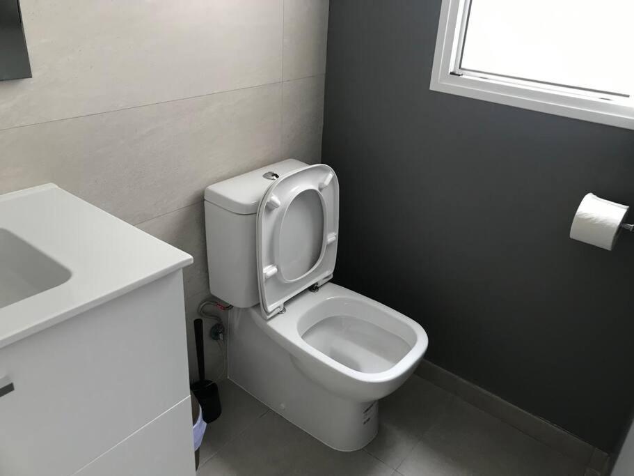 Modern Apartment คอร์ราเลโฮ ภายนอก รูปภาพ
